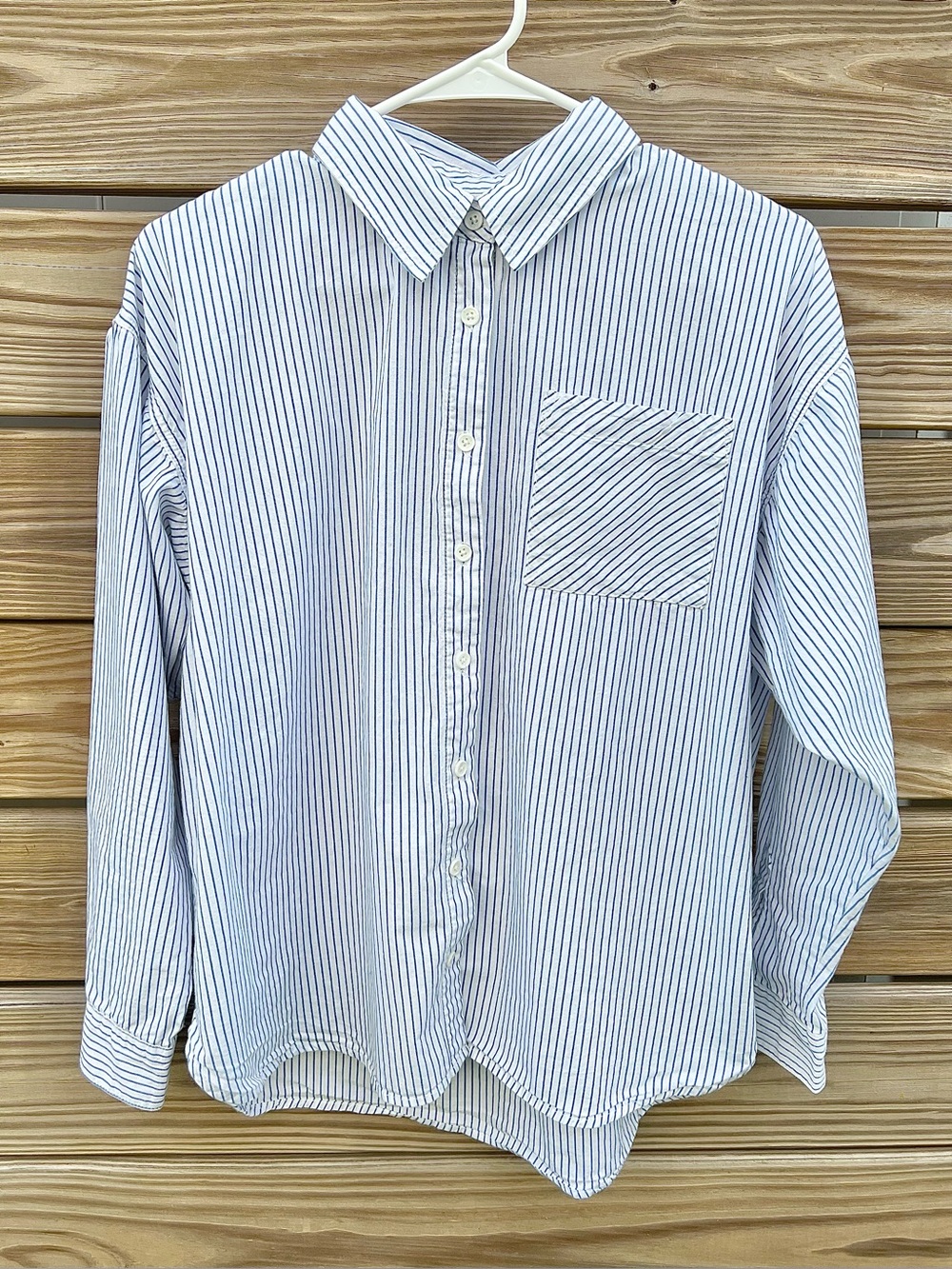 Thread + Supply White Blue Pinstripe 100% Cotton Women’s Button Down SZ S Shirt